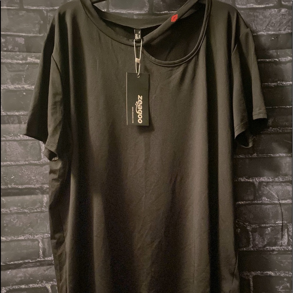 ZEAGOO Women’s Asymmetric Keyhole Neck w/Red Lips T-shirt Sz XXL